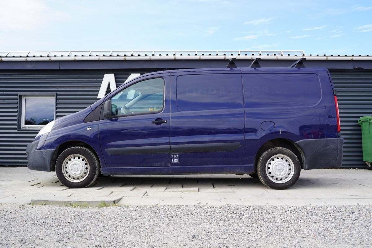 Blå Toyota ProAce fra 2016