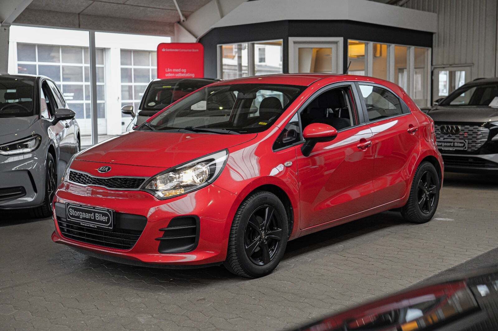 Rød Kia Rio fra 2016