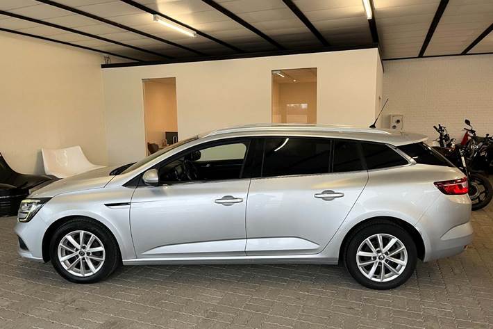 Sølv Renault Megane IV fra 2016