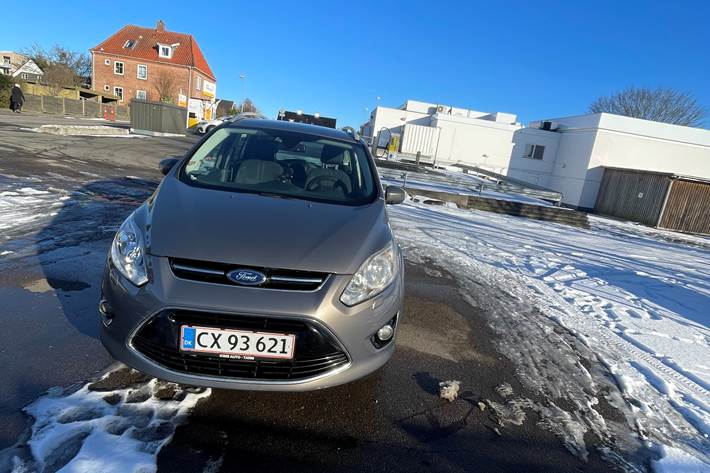 Brun Ford Grand C-Max fra 2013