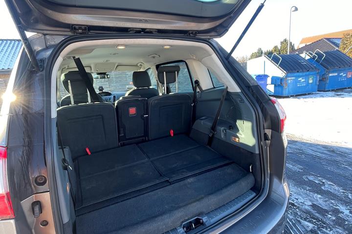 Brun Ford Grand C-Max fra 2013