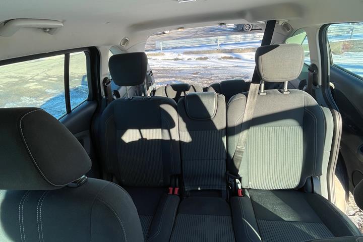 Brun Ford Grand C-Max fra 2013