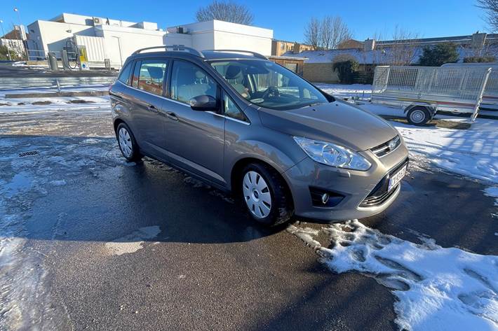 Brun Ford Grand C-Max fra 2013