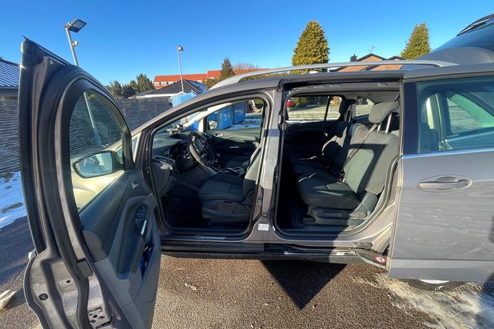 Brun Ford Grand C-Max fra 2013