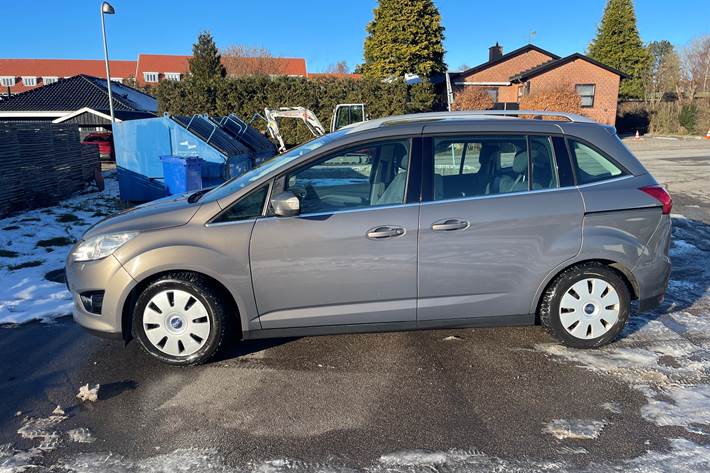Brun Ford Grand C-Max fra 2013