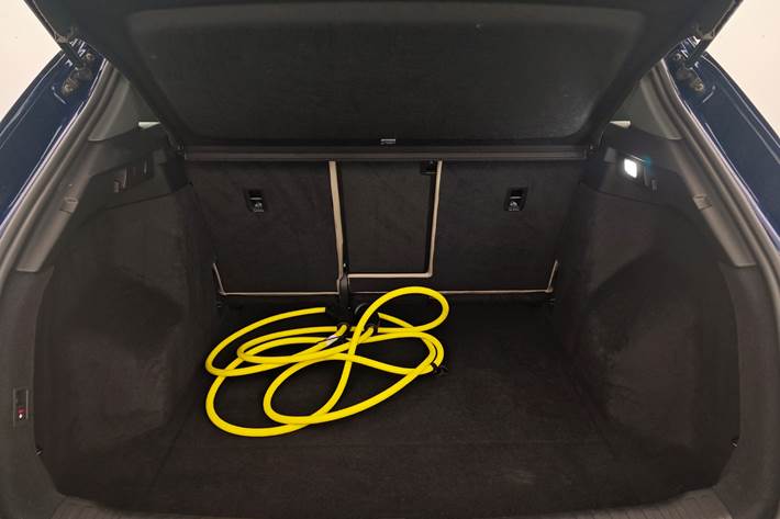 Blå Audi Q4 fra 2022