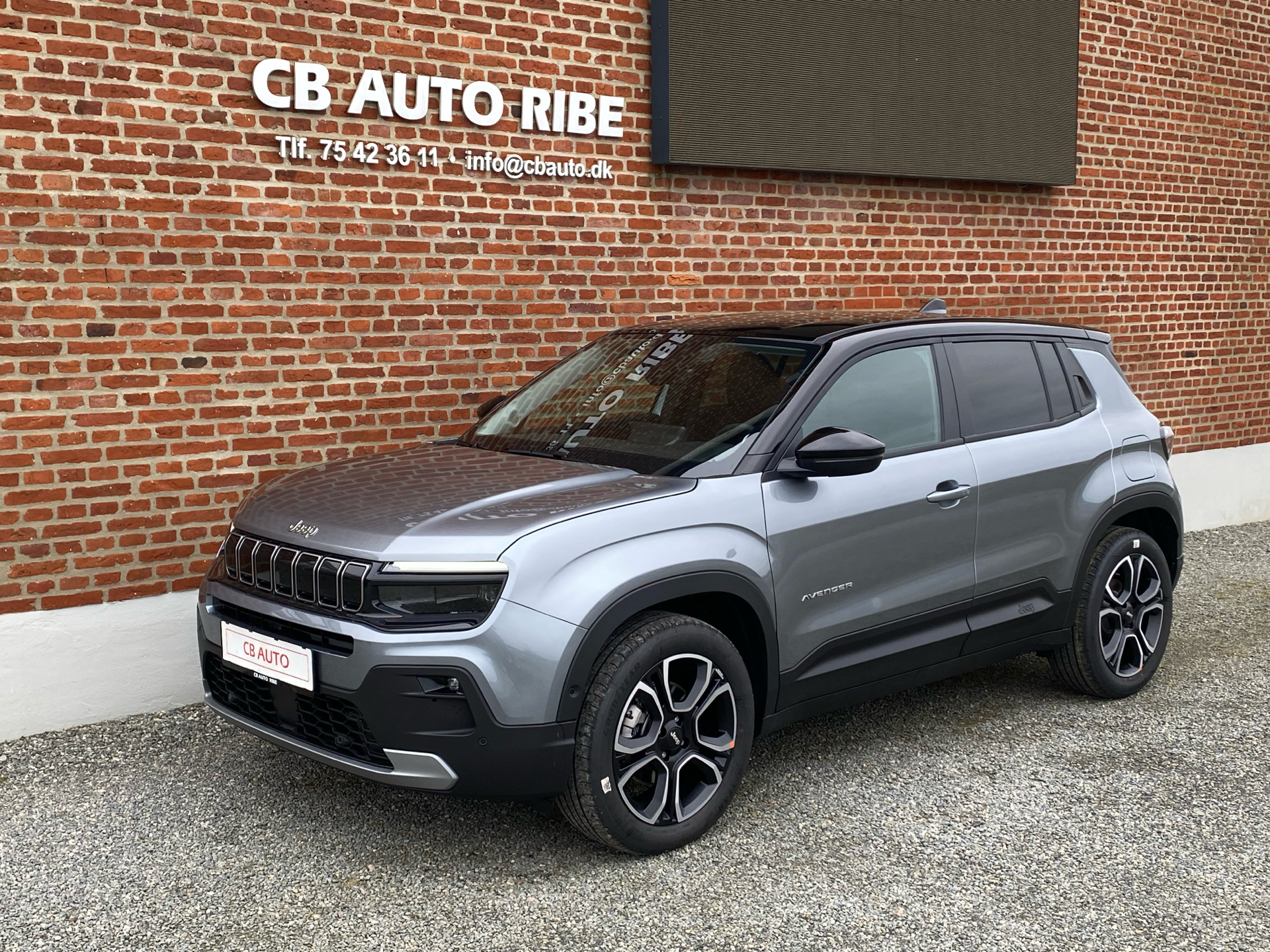 Grå Jeep Avenger fra 2025