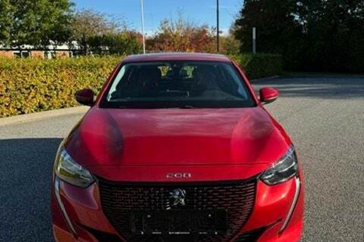 Rød Peugeot e-208 fra 2020