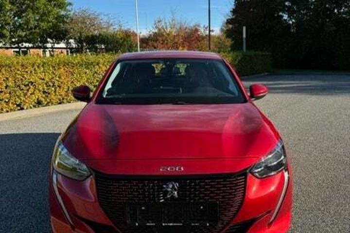 Rød Peugeot e-208 fra 2020