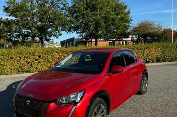 Rød Peugeot e-208 fra 2020