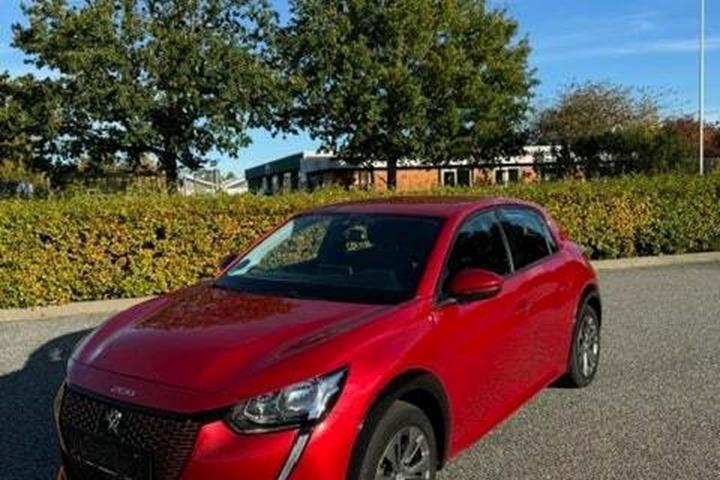 Rød Peugeot e-208 fra 2020
