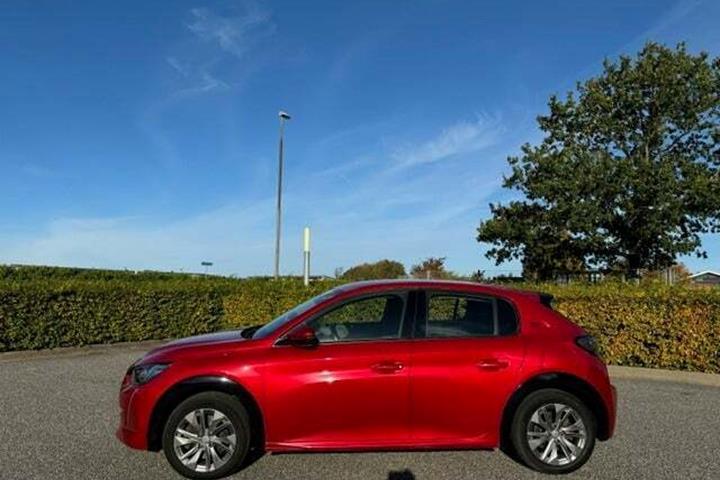 Rød Peugeot e-208 fra 2020