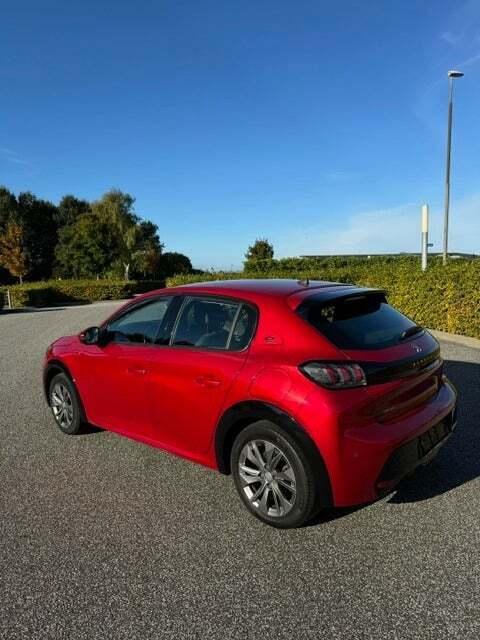 Rød Peugeot e-208 fra 2020