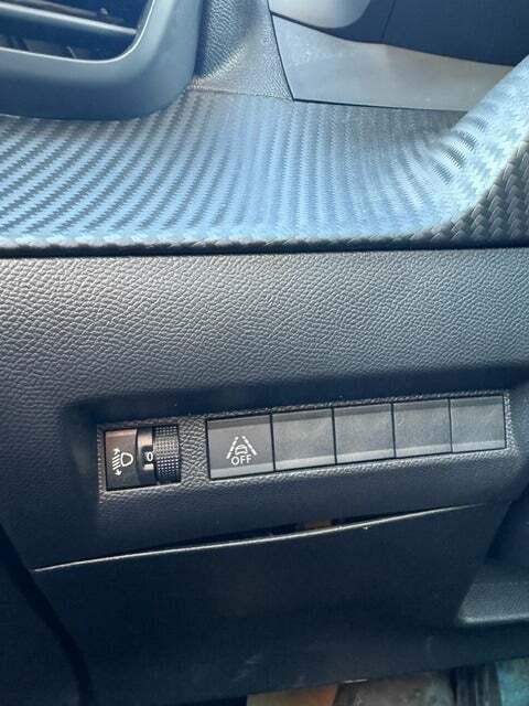 Rød Peugeot e-208 fra 2020