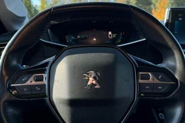 Rød Peugeot e-208 fra 2020