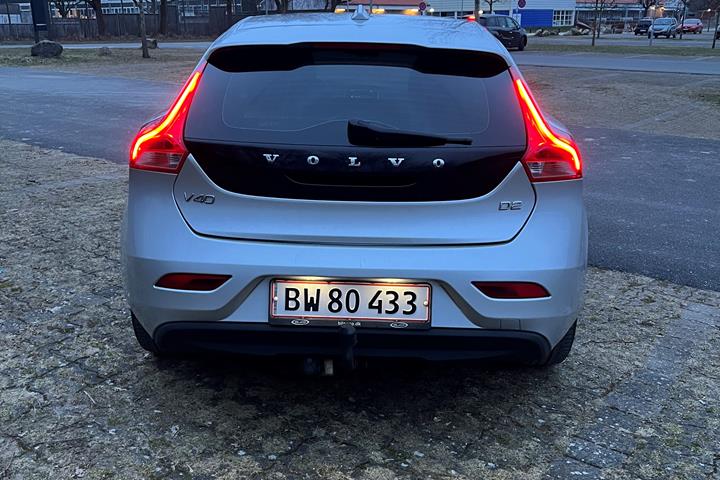 Grå Volvo V40 fra 2012