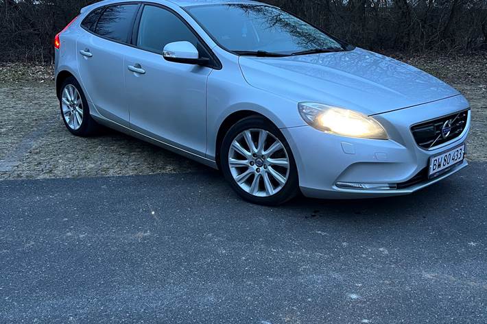 Grå Volvo V40 fra 2012