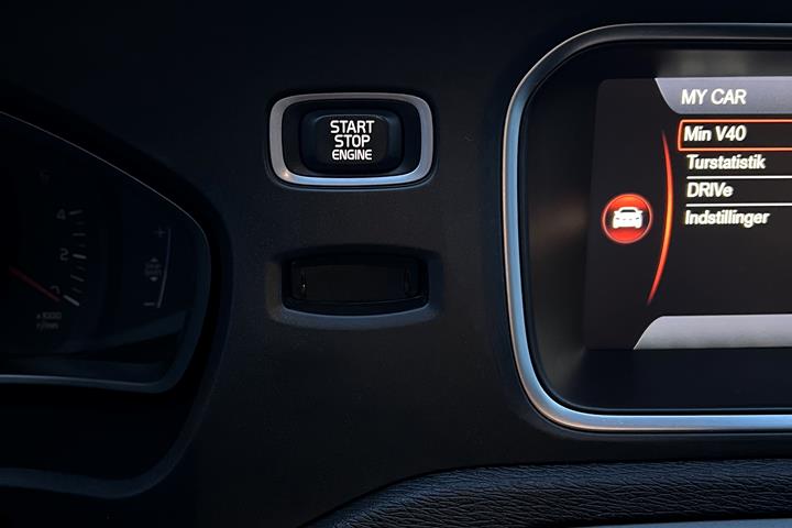 Grå Volvo V40 fra 2012
