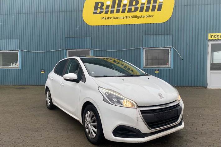 Hvid Peugeot 208 fra 2016 set udefra