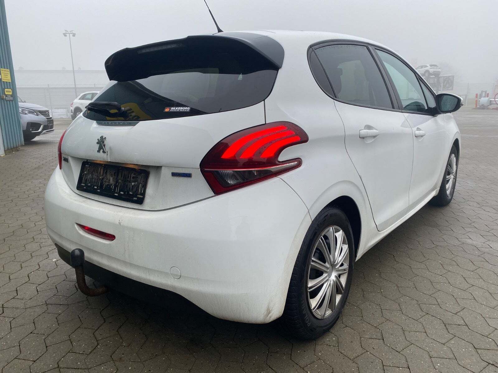 Hvid Peugeot 208 fra 2016