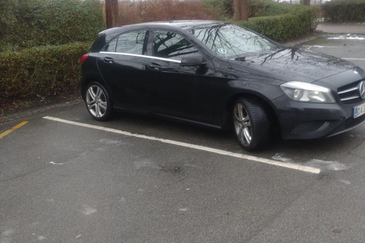 Sort Mercedes A-Klasse fra 2012