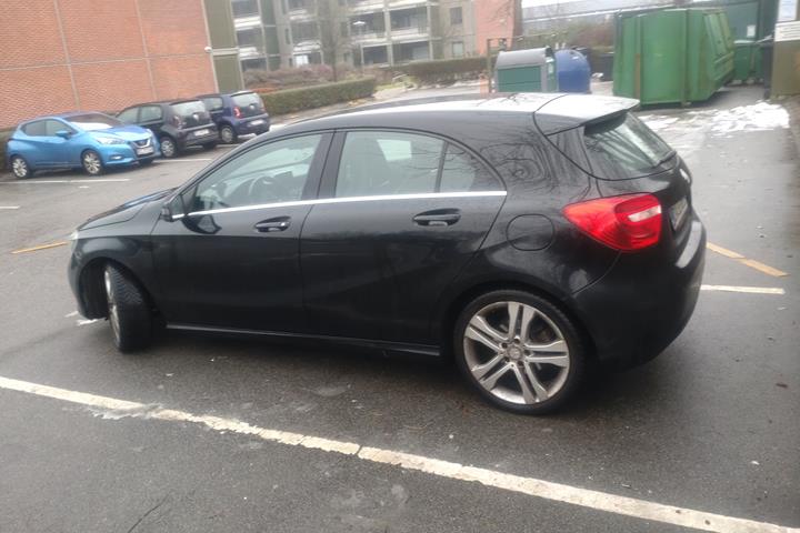 Sort Mercedes A-Klasse fra 2012