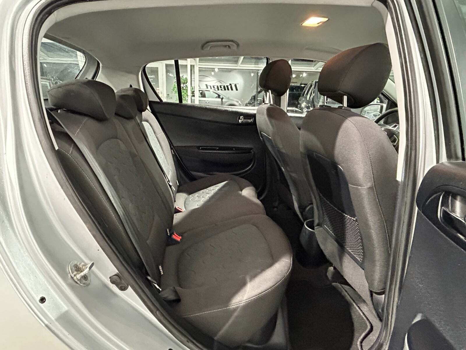 Sølv Hyundai i20 fra 2010