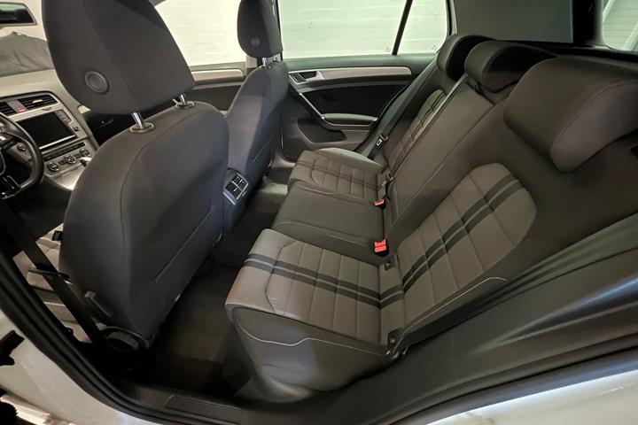 Hvid VW Golf VII fra 2016