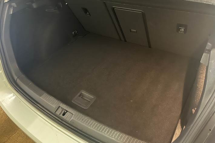 Hvid VW Golf VII fra 2016