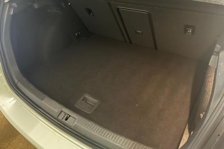 Hvid VW Golf VII fra 2016