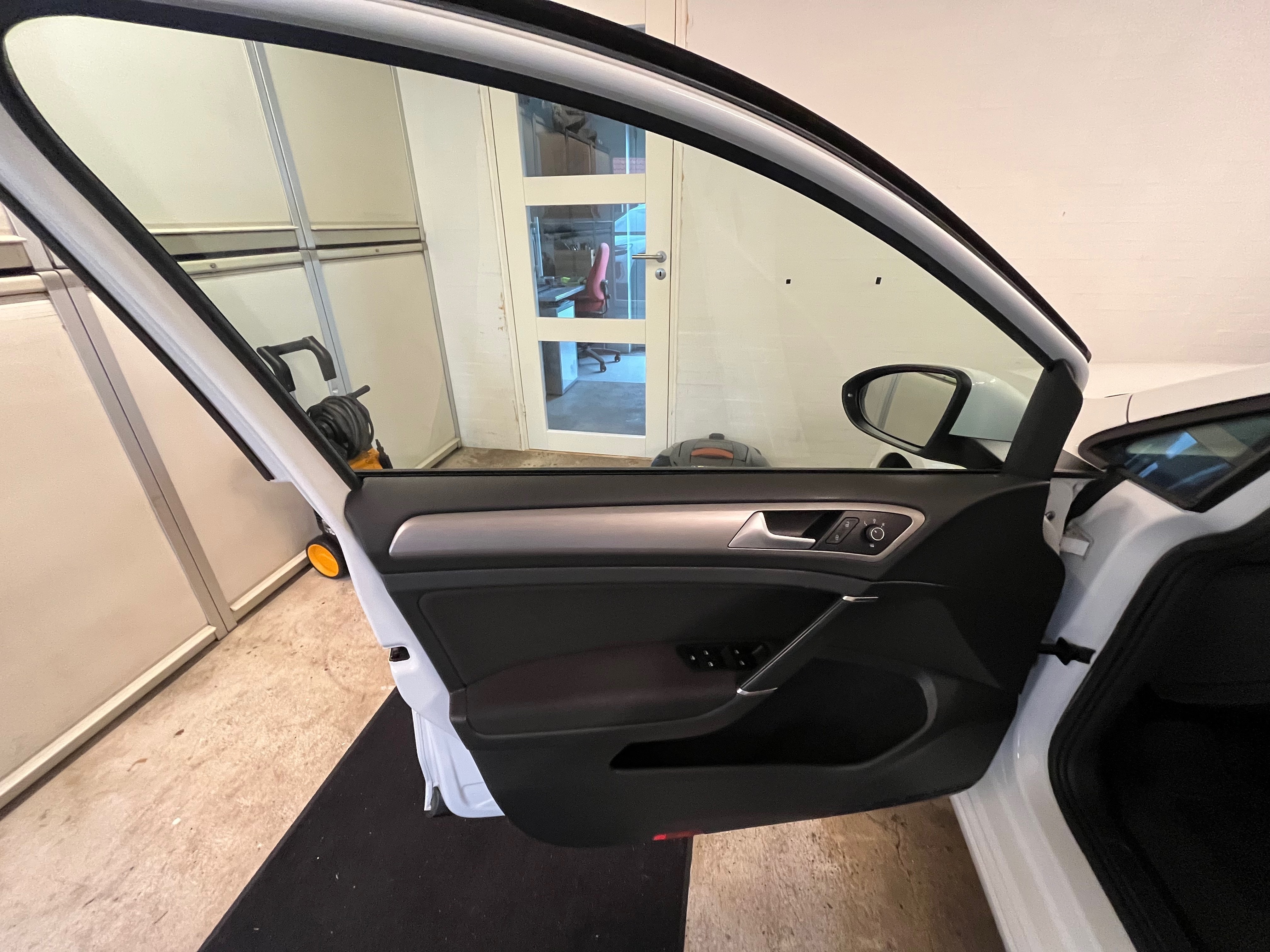 Hvid VW Golf VII fra 2016