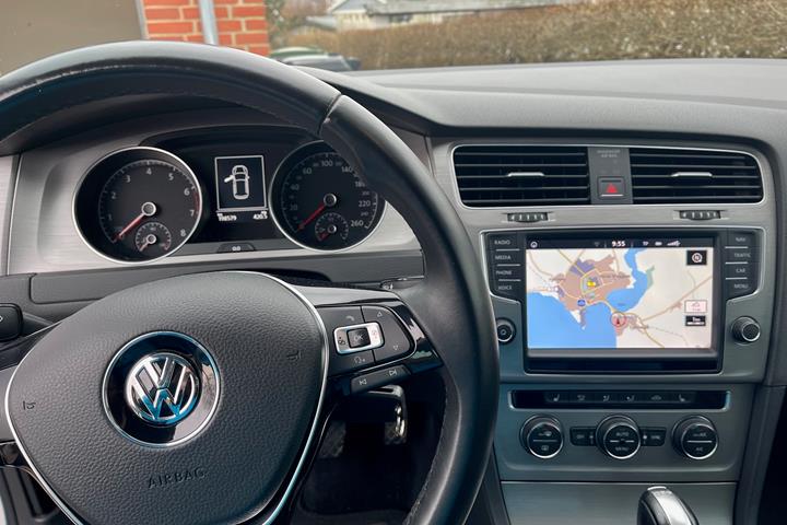 Hvid VW Golf VII fra 2016