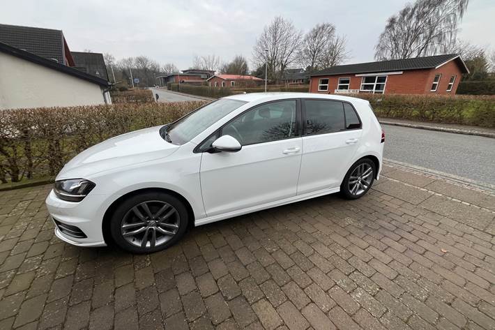 Hvid VW Golf VII fra 2016