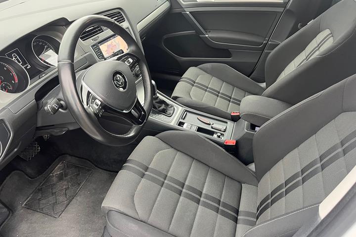 Hvid VW Golf VII fra 2016