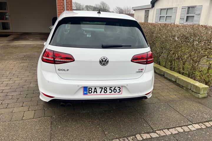 Hvid VW Golf VII fra 2016