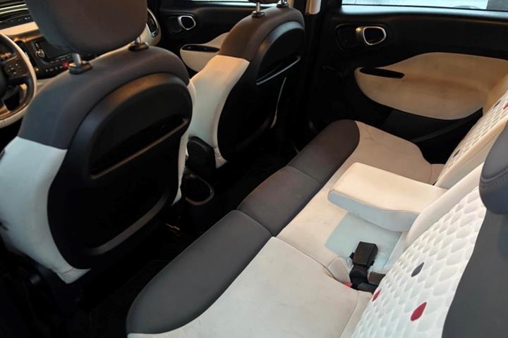 Grå Fiat 500L fra 2012