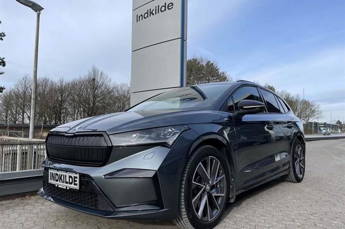 Grå Skoda Enyaq fra 2021 set udefra