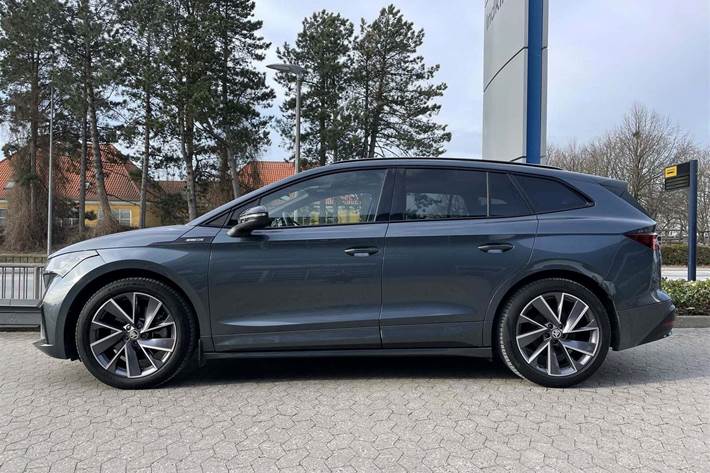 Grå Skoda Enyaq fra 2021