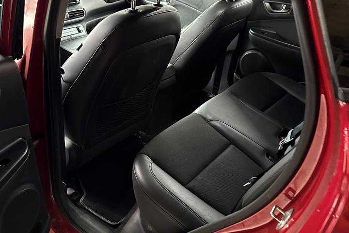 Rød Hyundai Kona fra 2019