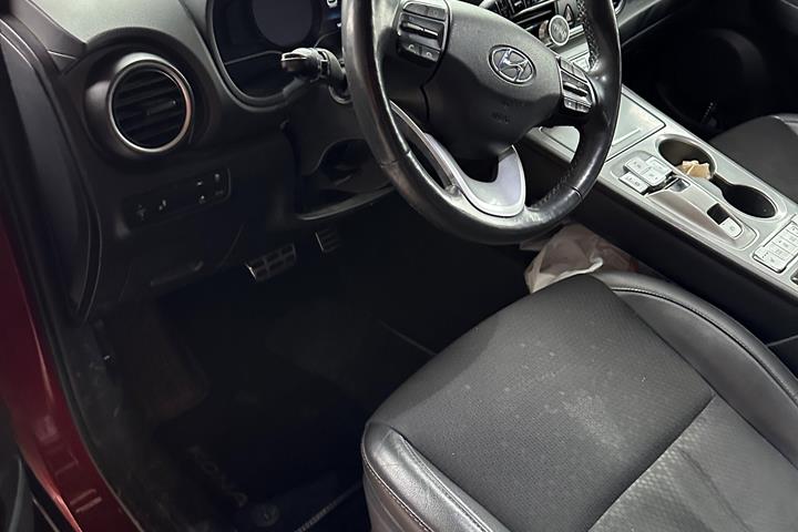 Rød Hyundai Kona fra 2019