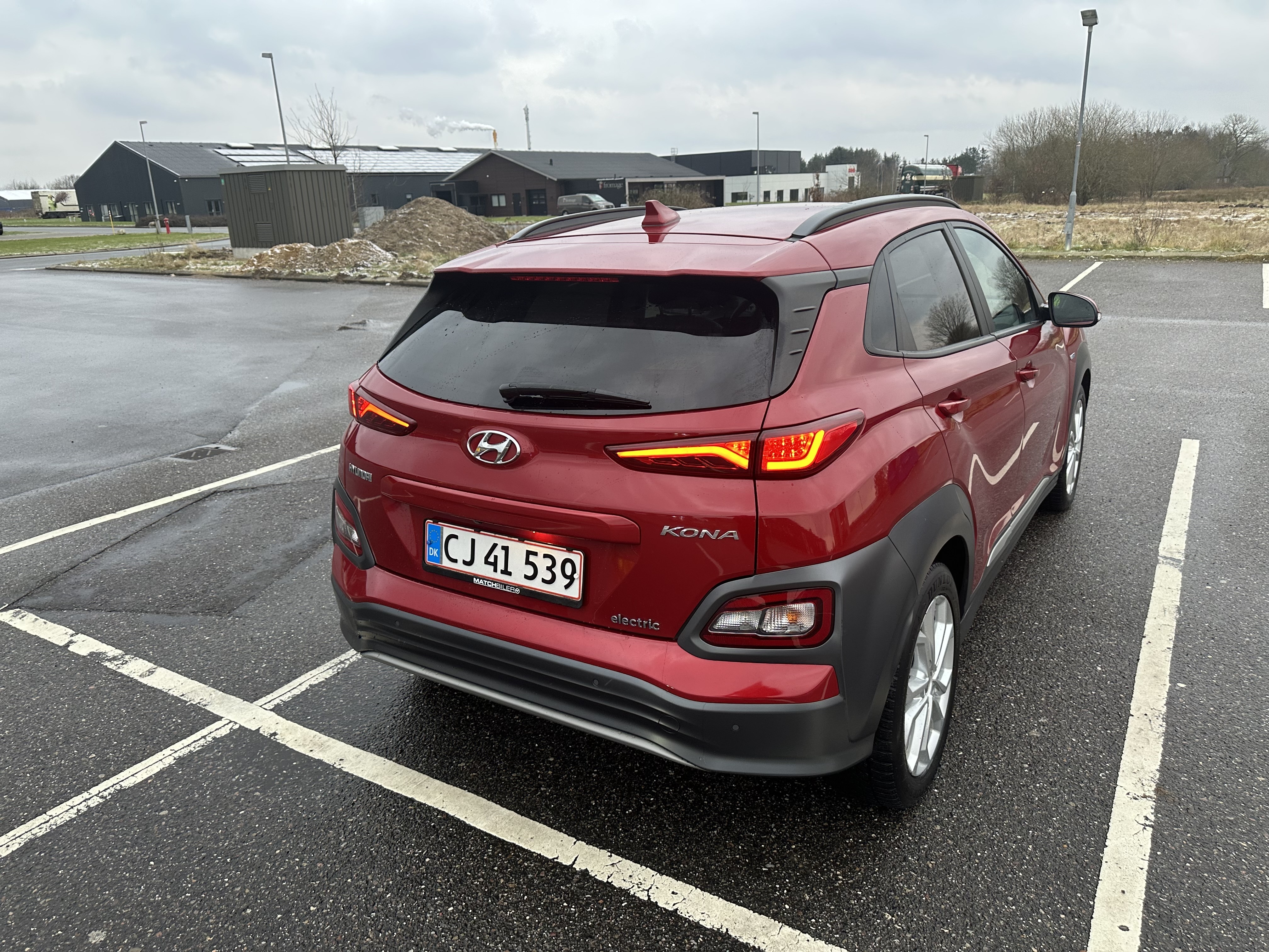 Rød Hyundai Kona fra 2019