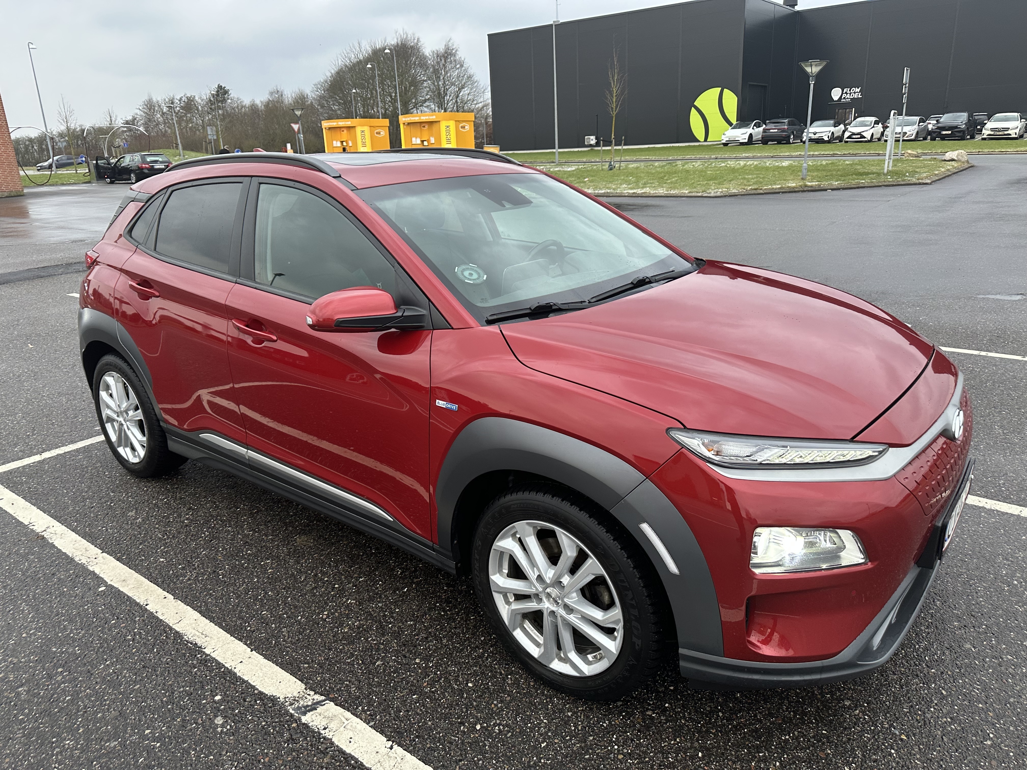 Rød Hyundai Kona fra 2019