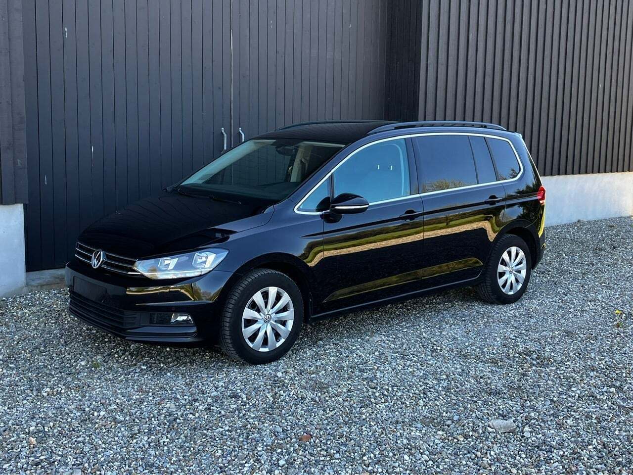 Sort VW Touran fra 2020