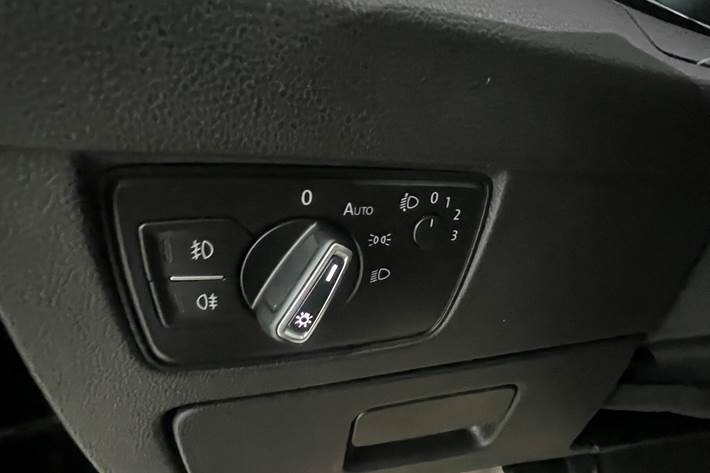 Sort VW Passat fra 2016