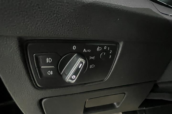 Sort VW Passat fra 2016