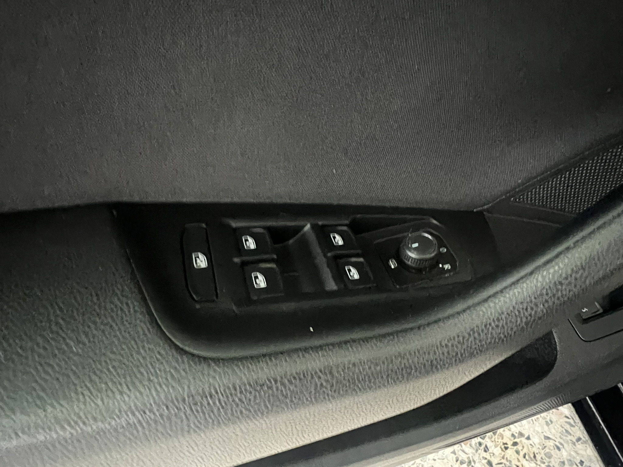 Sort VW Passat fra 2016
