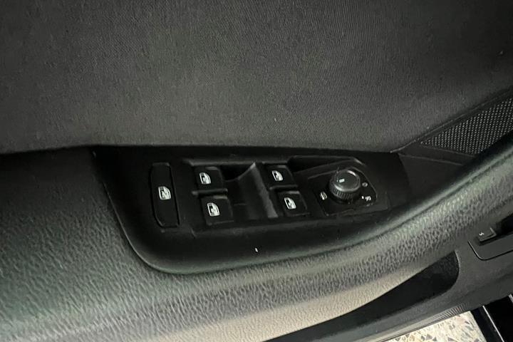 Sort VW Passat fra 2016