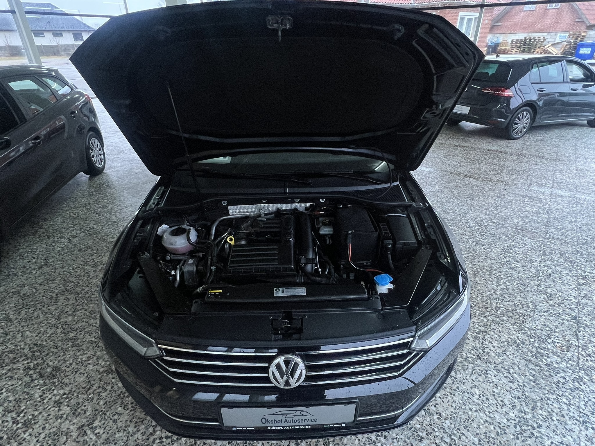 Sort VW Passat fra 2016