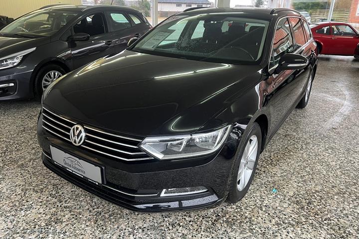 Sort VW Passat fra 2016