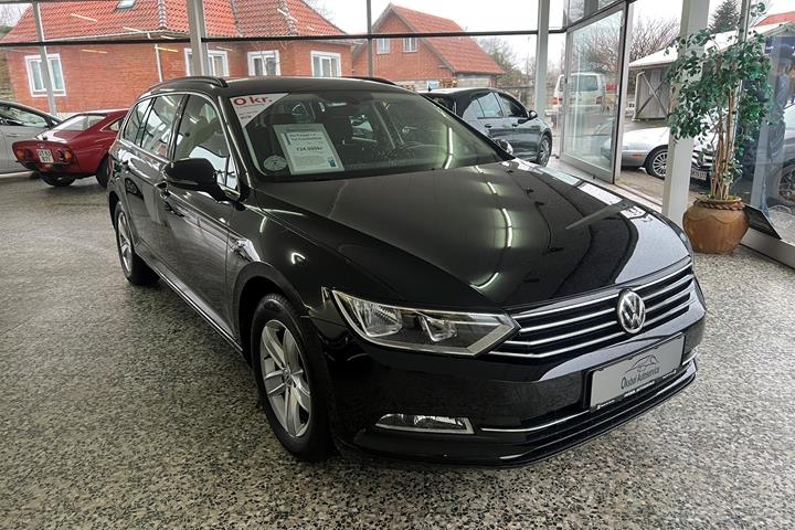 Sort VW Passat fra 2016